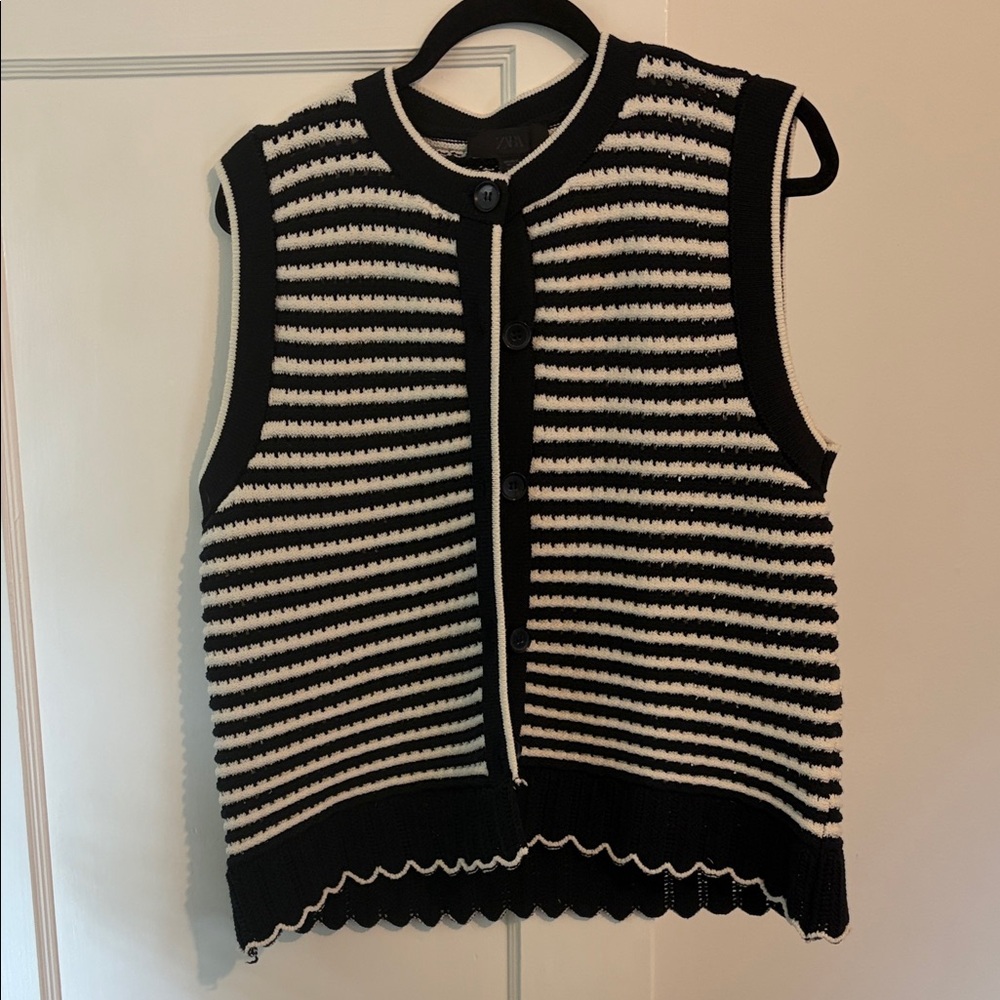 Zara Black and White Striped Sleeveless Cardigan